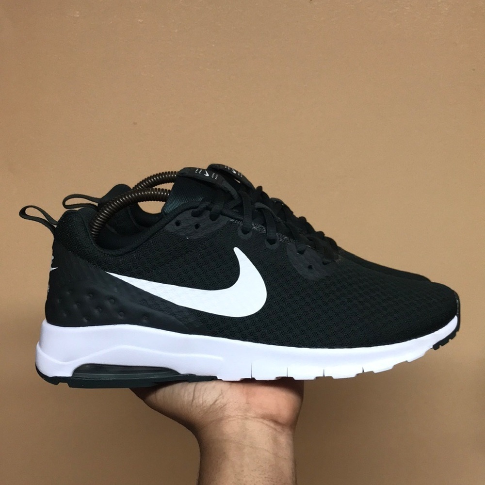 Nike Air Max Motion Low “Dark Green White”